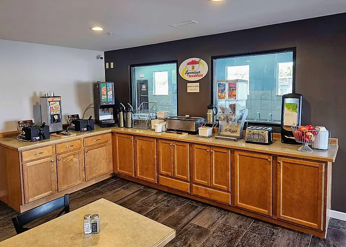 Super 8 By Wyndham Cloverdale In