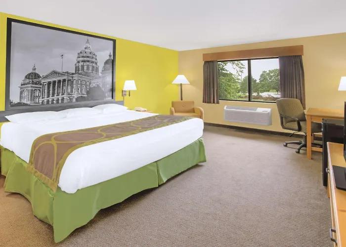 Super 8 By Wyndham Davenport Hotel