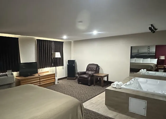 Super 8 By Wyndham West Branch Hotel
