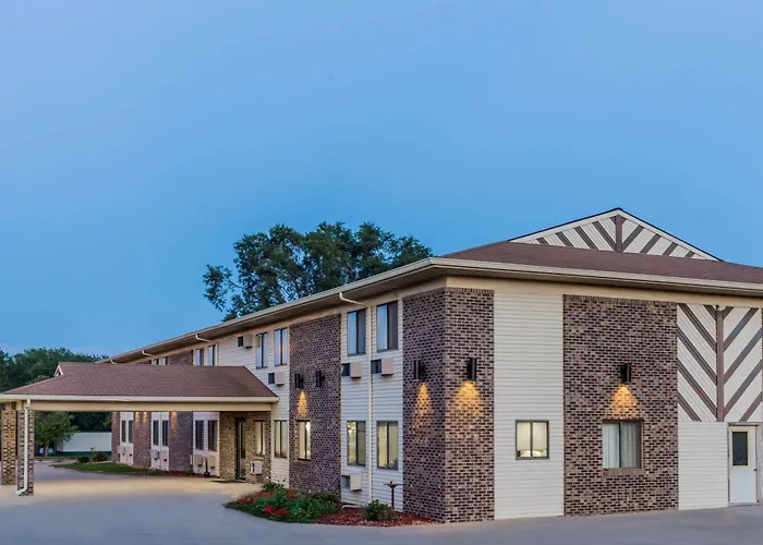 Super 8 By Wyndham Madison Hotel