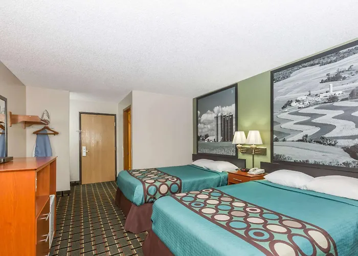 Super 8 By Wyndham Osceola Ia Motel