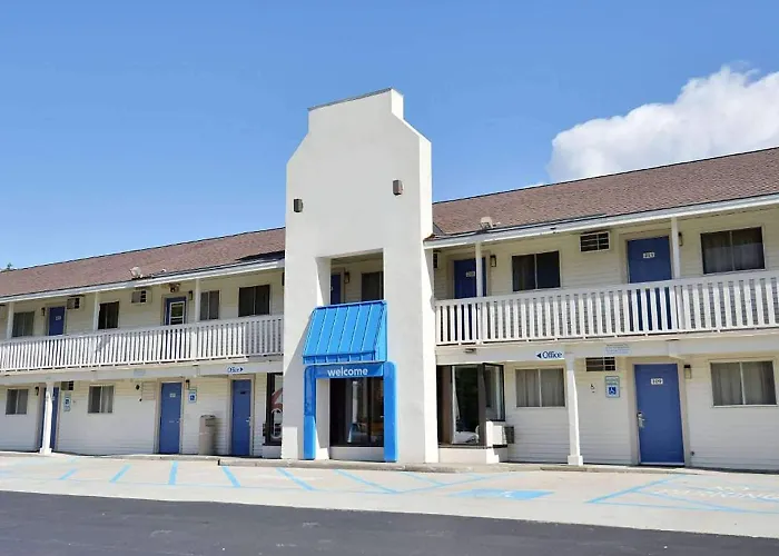 Travelodge By Wyndham Brattleboro Vt