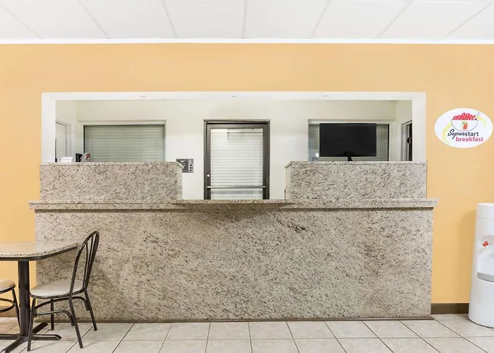 Super 8 By Wyndham Santee