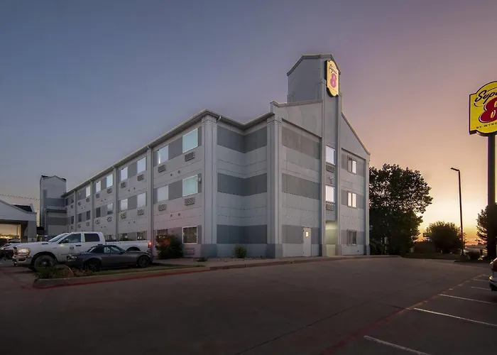 Super 8 By Wyndham Weatherford