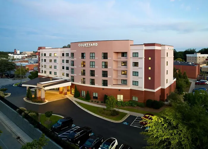 Courtyard By Marriott Carrollton Hotel