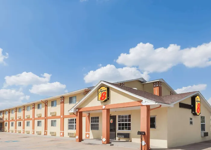 Super 8 By Wyndham Chickasha