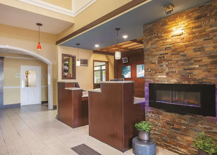 La Quinta By Wyndham Elizabethtown Hotel