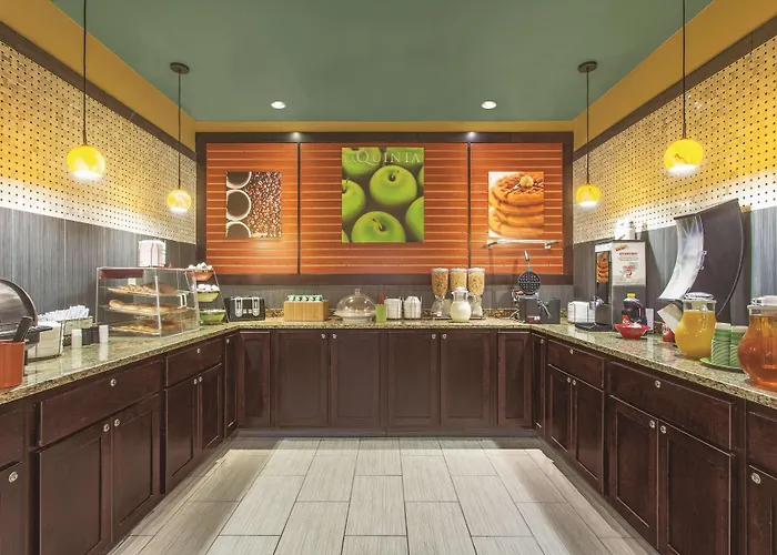 La Quinta By Wyndham Elizabethtown Hotel