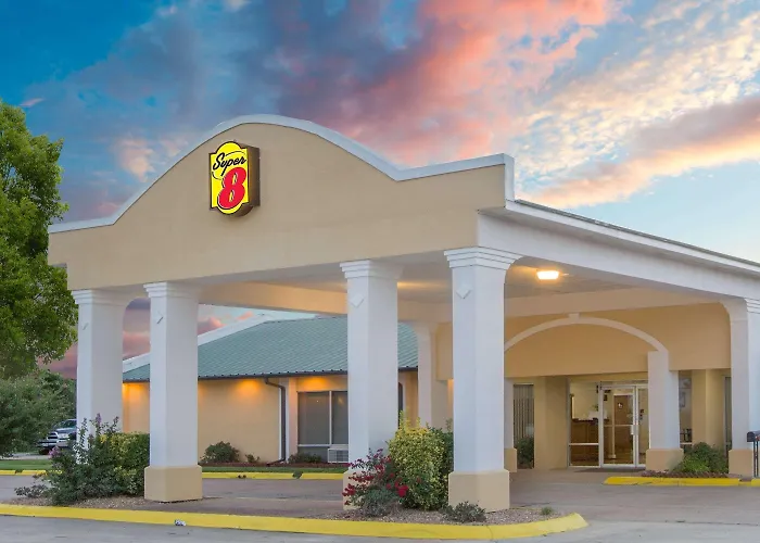 Super 8 By Wyndham Brinkley Motel