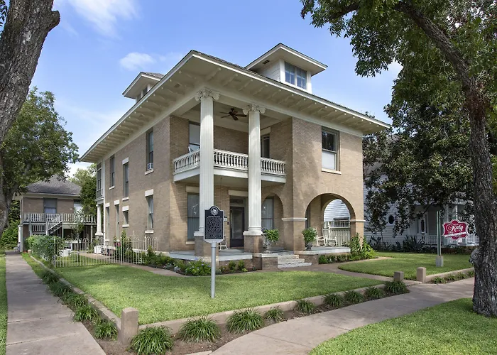 Katy House Bed And Breakfast