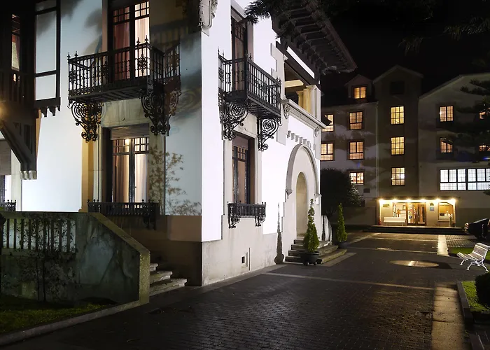 Hotel y Apartamentos Arias Navia