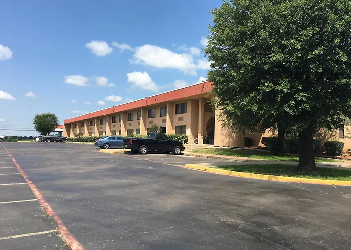 Days Inn By Wyndham Sherman