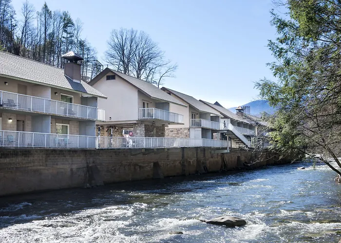 Historic Rocky Waters Inn, A Small Luxury Hotel