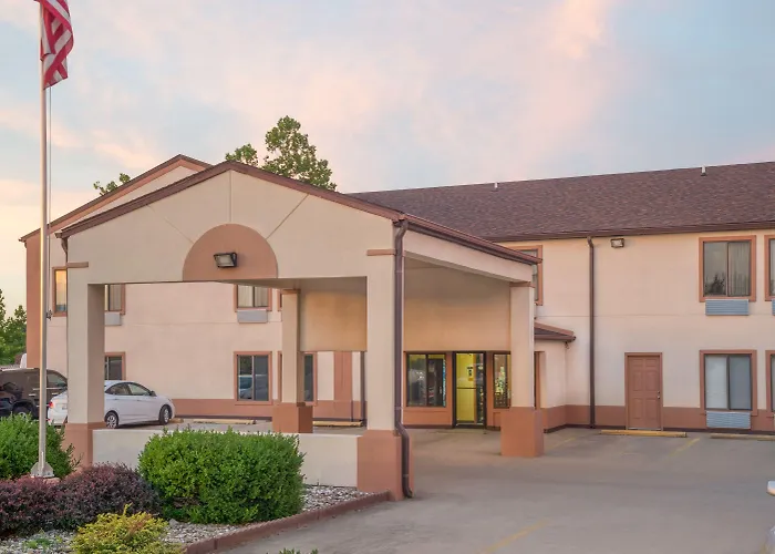 Super 8 By Wyndham Vincennes Motel