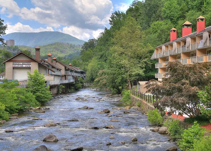 Gatlinburg River Inn
