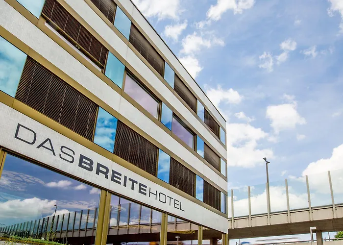 Dasbreitehotel Am Rhein Basel