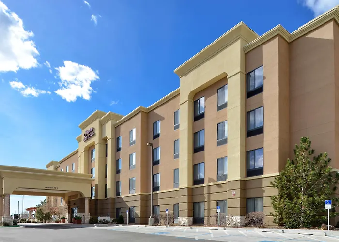 Hampton Inn & Suites - Coors Road