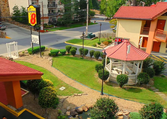 Super 8 By Wyndham Downtown Gatlinburg At Convention Center Hotel