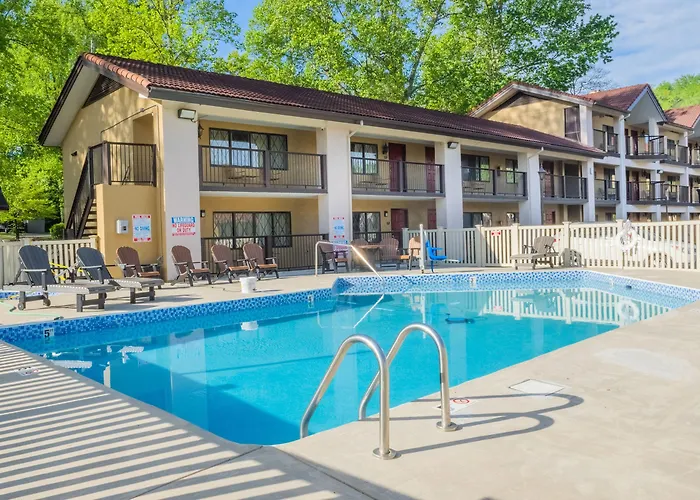 Super 8 By Wyndham Downtown Gatlinburg At Convention Center Hotel