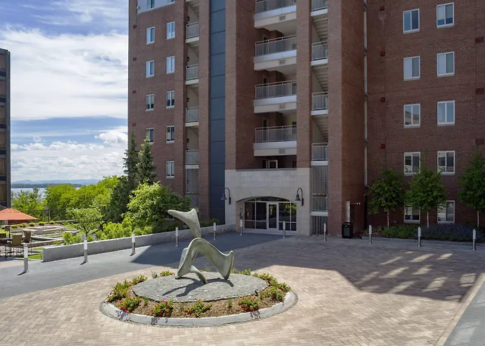 Courtyard Burlington Harbor Hotel