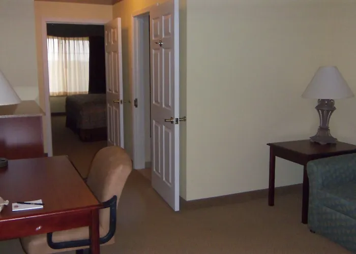 Town & Country Inn And Suites Quincy