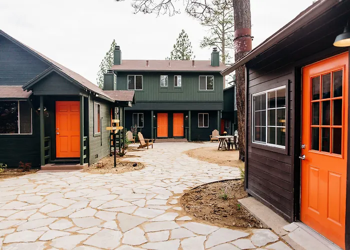 Noon Lodge
