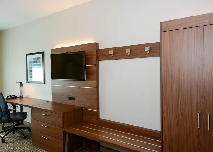 Holiday Inn Express Hotel & Suites New Boston By Ihg