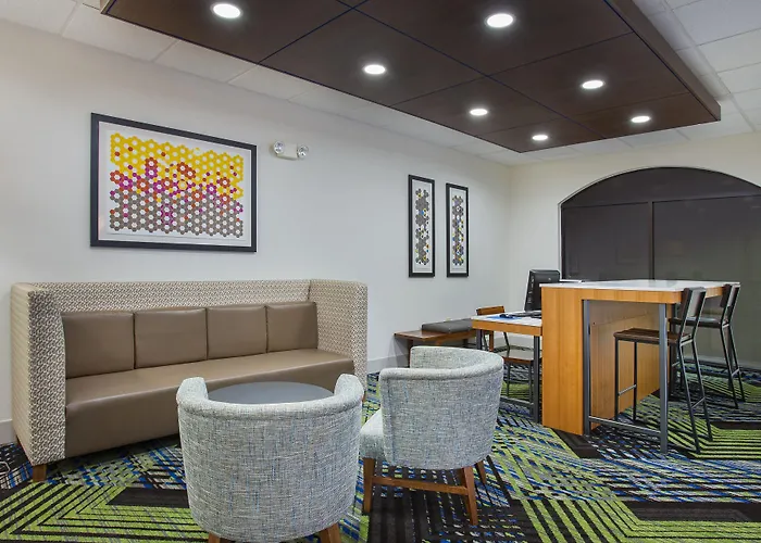Holiday Inn Express & Suites Lebanon-Nashville Area By Ihg