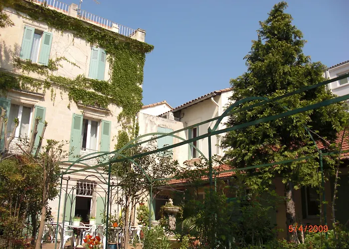 Au Saint Roch - Hôtel et Jardin Avignon