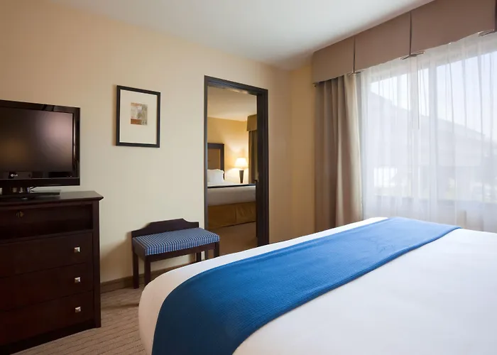 Holiday Inn Express & Suites Madison-Verona By Ihg