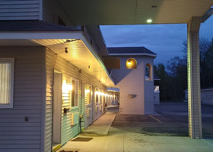 Mackinaw Budget Inn