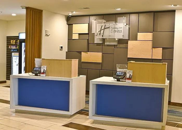 Holiday Inn Express Mccomb By Ihg