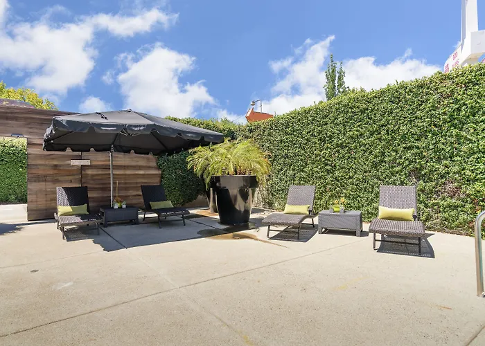 The Greens Hotel On Del Paso