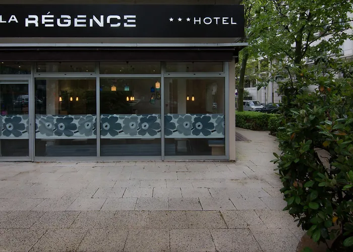 Hotel La Regence à Courbevoie