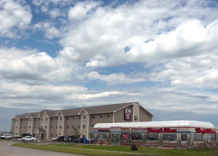 Baymont By Wyndham Fremont Hotel