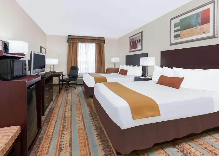 Baymont By Wyndham Henderson Hotel