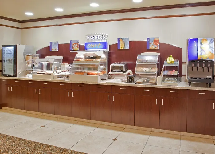 Holiday Inn Express & Suites Dinuba West By Ihg