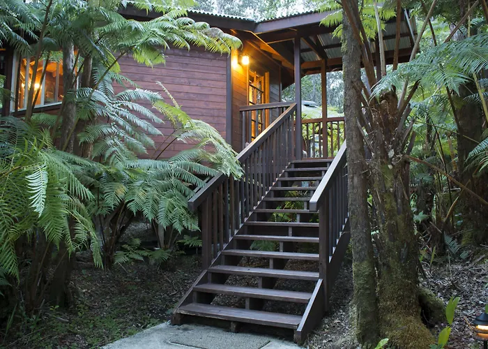 Volcano Village Lodge