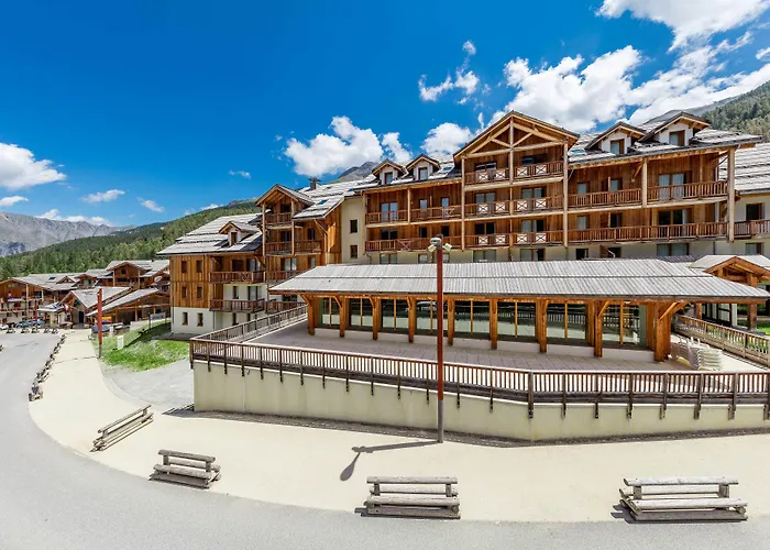 Sunweb Chalets De Bois Mean Les Orres