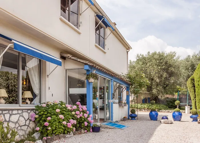 Logis Hotel des Cayrons Vence