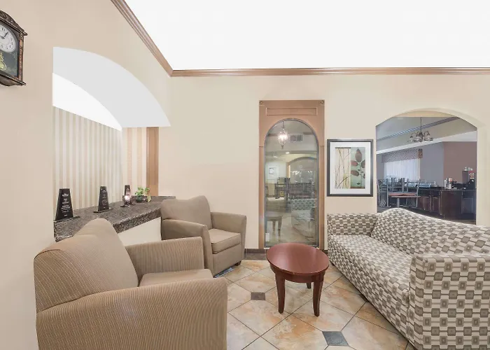 Baymont By Wyndham Snyder Hotel