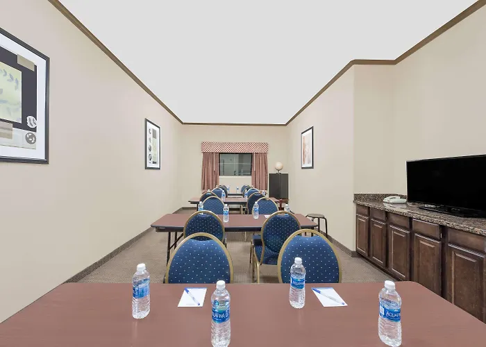 Baymont By Wyndham Snyder Hotel