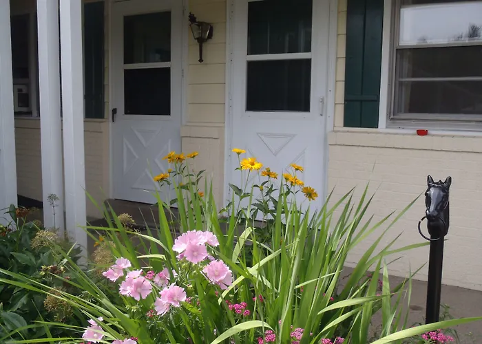 Glass House Inn Erie Near I-90 & I-79 Kearsarge