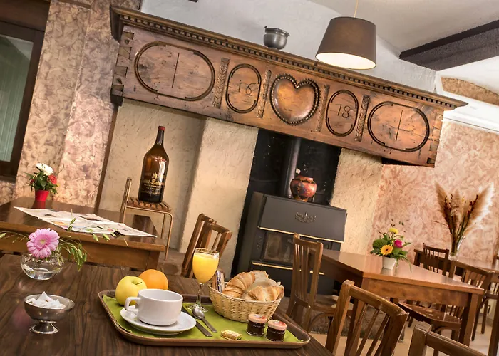 Logis Hotel Restaurant Du Commerce La Canourgue