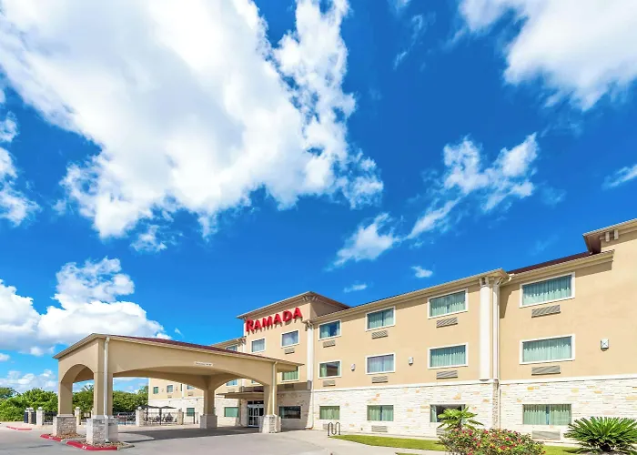 Ramada By Wyndham College Station Hotel