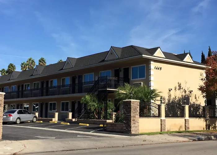 Walnut Inn & Suites West Covina