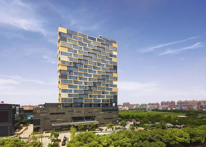 The Qube International Hotel Shanghai Disneyland Park & International Tourism And Resort Branch - Free Round-Trip Shuttle Between The Hotel And Shanghai Disneyland & Between The Hotel And Pvg International Airport