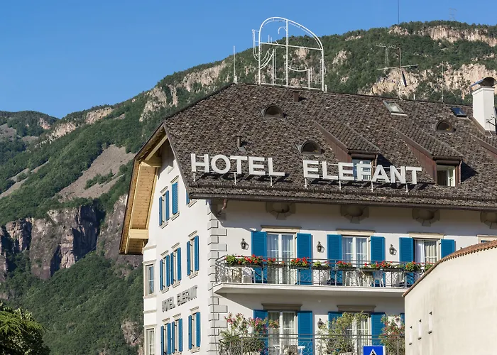 Hotel Elefant Ora / Auer