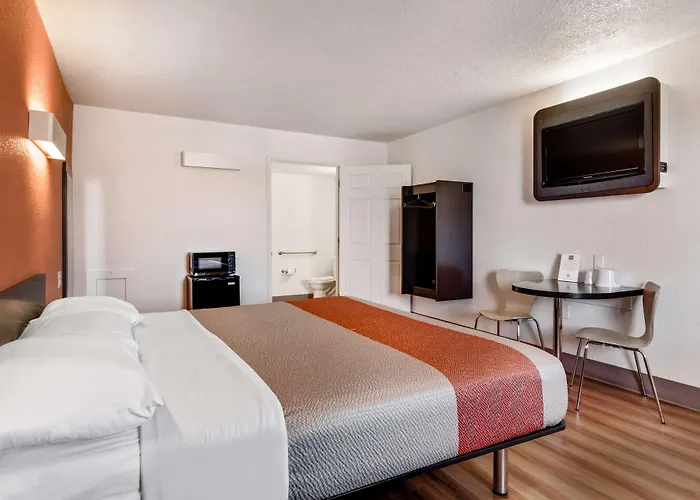 Motel 6-Youngstown, Oh