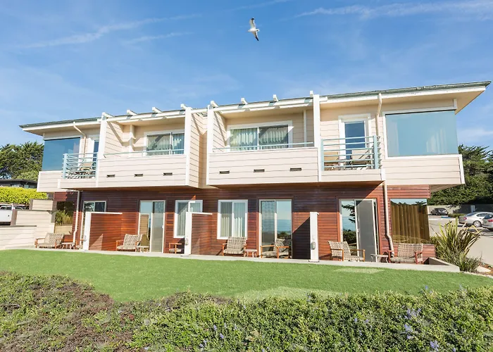 Cambria Landing Inn And Suites